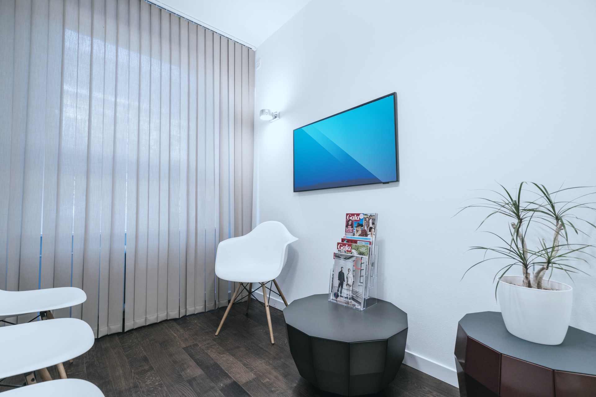 Praxis TV — DOOH-Werbescreen